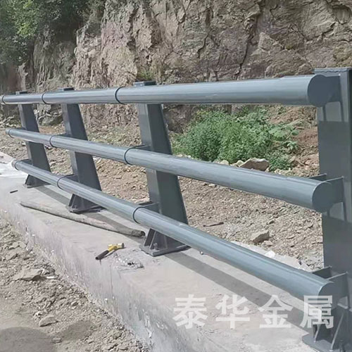 <b>防撞护栏</b>