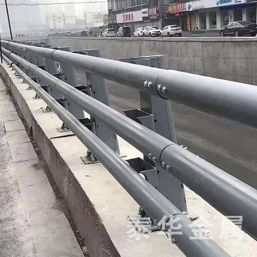 <b>防撞护栏</b>