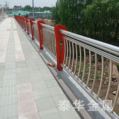 <b>不锈钢护栏</b>