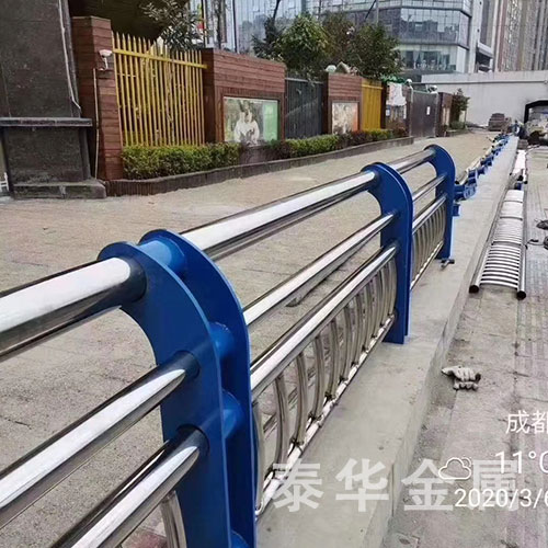 <b>不锈钢护栏</b>